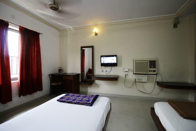 Hotel Adithya Chennai Exterior photo