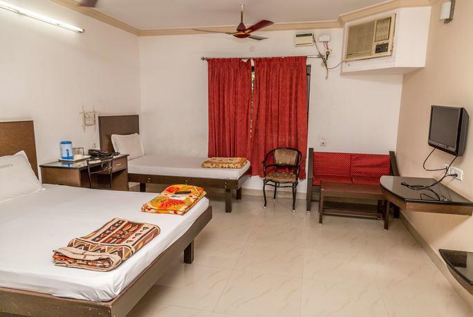 Hotel Adithya Chennai Exterior photo
