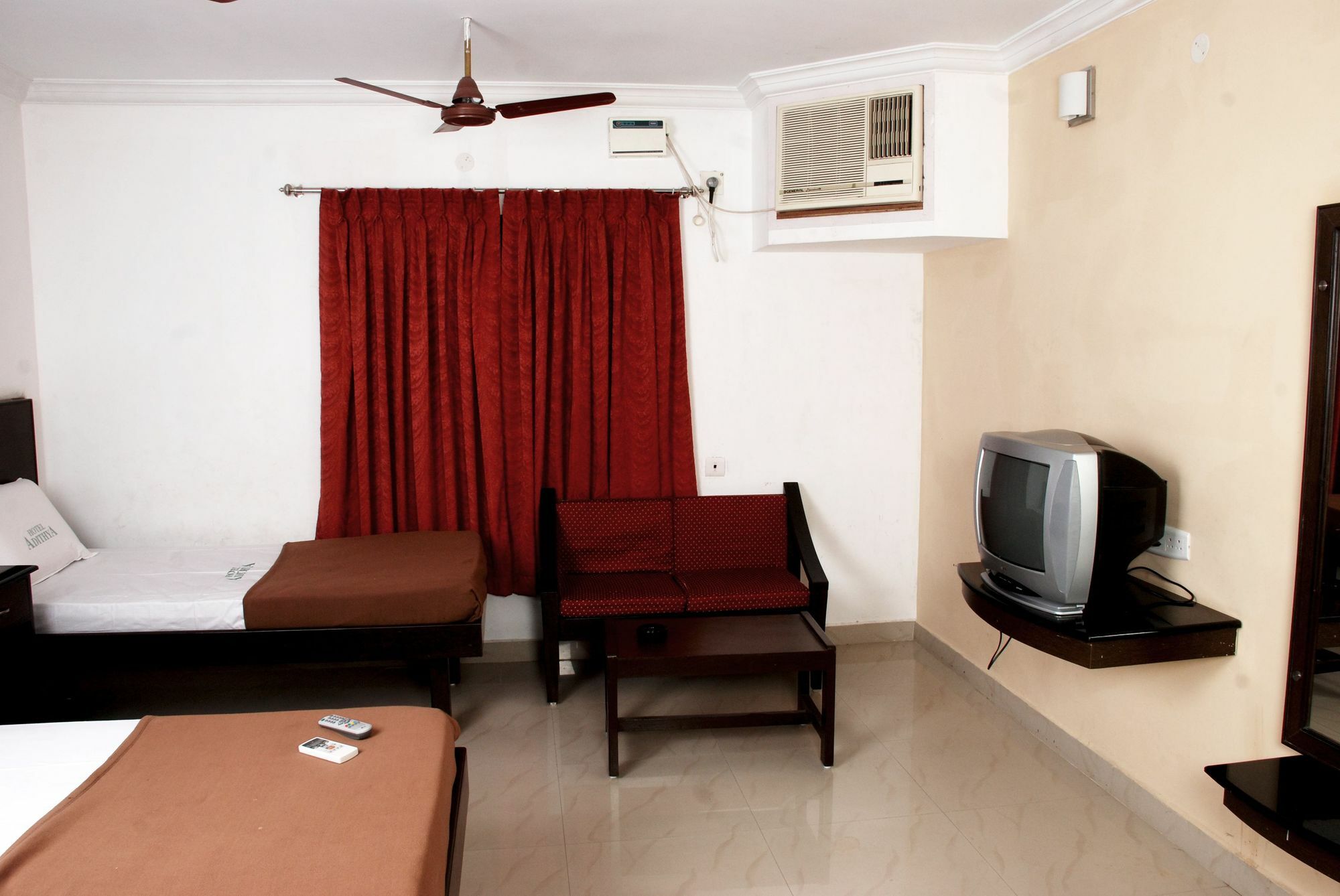 Hotel Adithya Chennai Exterior photo
